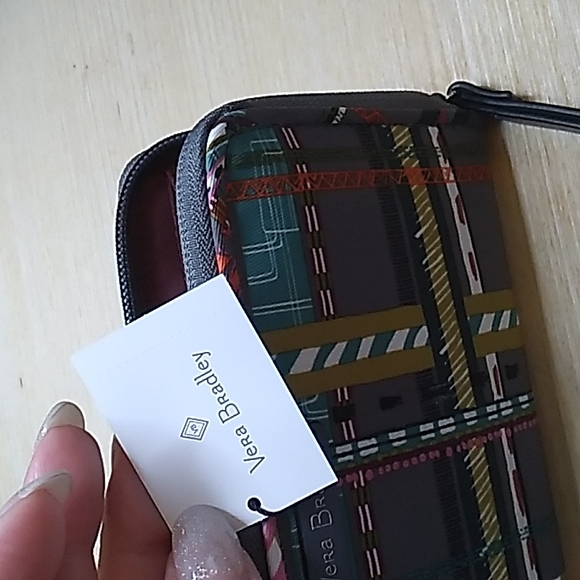7.5 x 4 inches Vera Bradley RFID Wallet Midtown Wristlet City Plaid - Picture 7 of 8